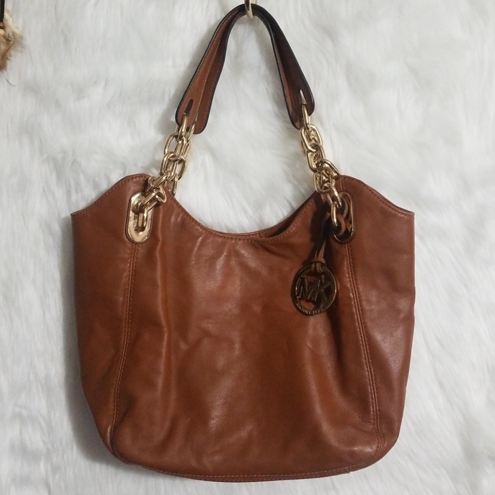 HP👜Authentic Michael Kors leather like new purse - Picture 3 of 8